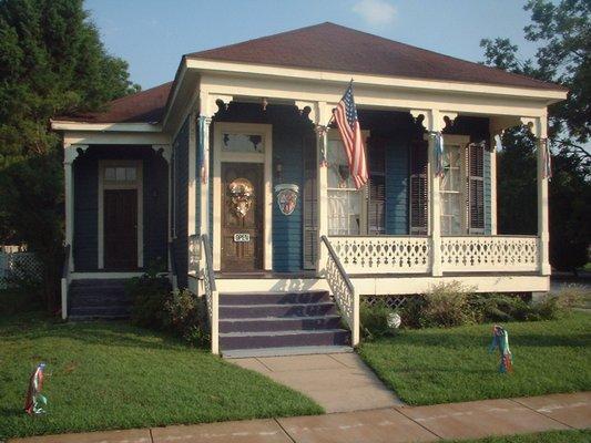 Victorian Teal Art Gallery, located 357 Congress St, corner of N. Franklin in  the beautiful DeTonti Square Historic of downtown Mobile, AL.