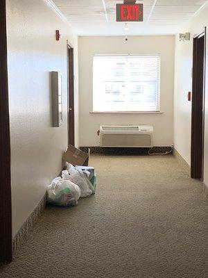 Trash piling up for days on the hallway. Smells like a corpse.