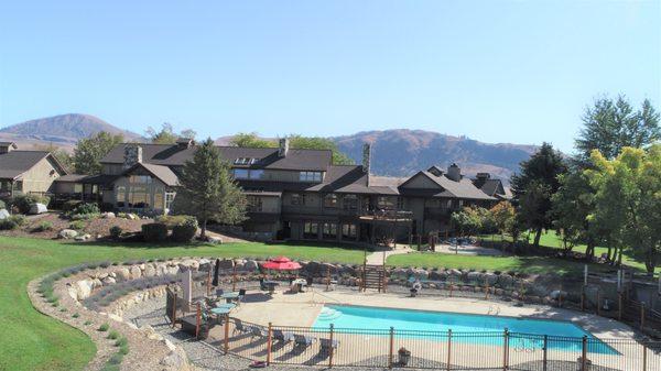 Relax by the large outdoor pool and spa pool while looking out onto the North Cascades Mountains and the Scenic Methow Valley.