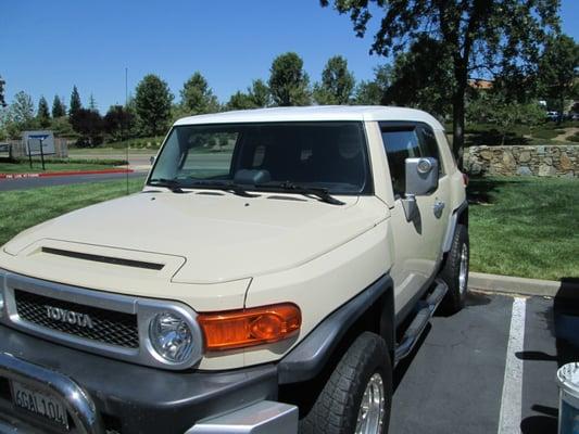 Toyota with new windshield installed.