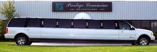 18-20 Passenger Navigator Limo