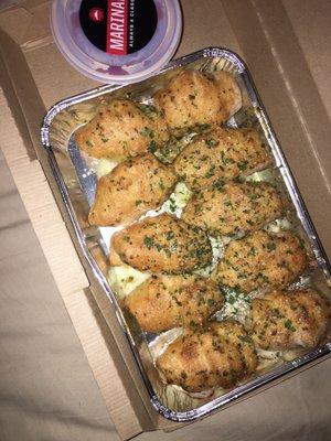 Garlic Parmesan knots stuffed with cheese. Comes with a side of marinara. (10 to an order)