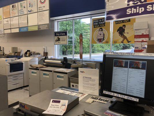 OfficeMax printing station