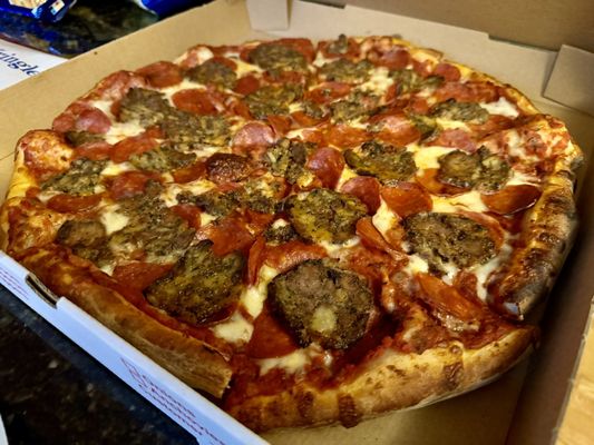 Amazingly delicious pepperoni and meatball pizza! And the sauce was excellent too!