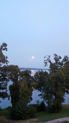 Delightful moonlight view over the Kentucky Lake