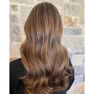 Dimensional lived in brunette Balayage