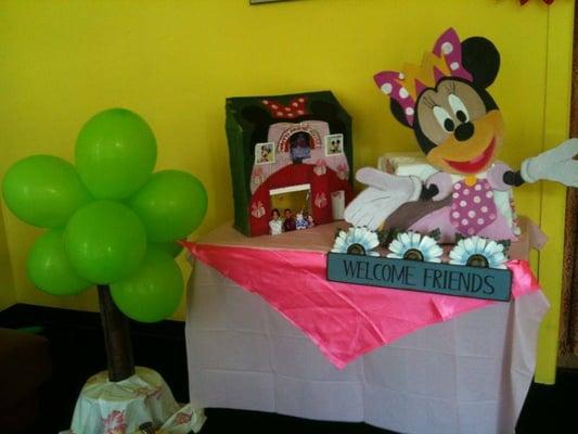 Entrance decore for a Mini themed party