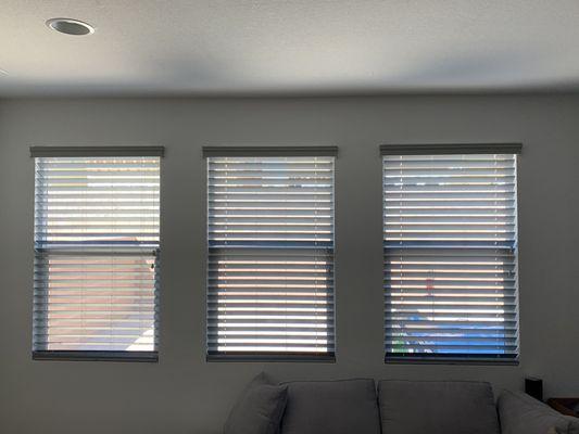 Gray 2.5 inch blinds.