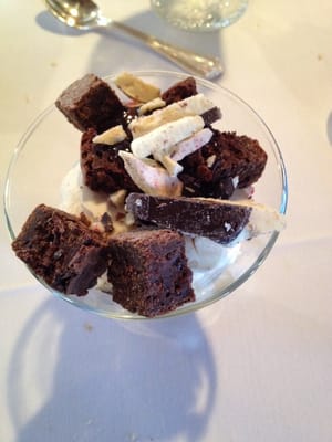 Brownie sundae