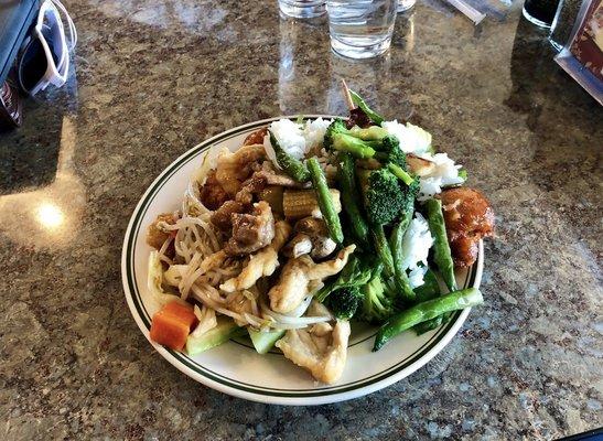 One setup of the options included. Shown are chicken, noodles, rice, broccoli, carrots, etc.