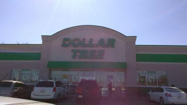 Dollar Tree store front in Paris TN.