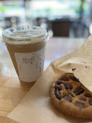 Iced Decaf Latte/Chocolate Chip Big Cookie