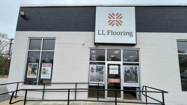 LL Flooring #1030 Braintree | 240 Wood Road | Storefront