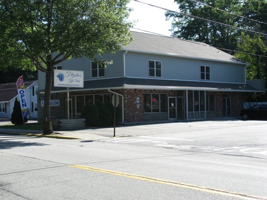 A view of the store as you drive North on Windermere Ave