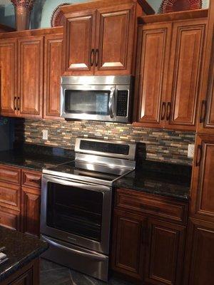 Kitchen tiled backsplash and granite countertops