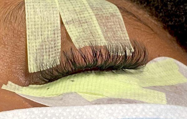 Light volume lash extensions