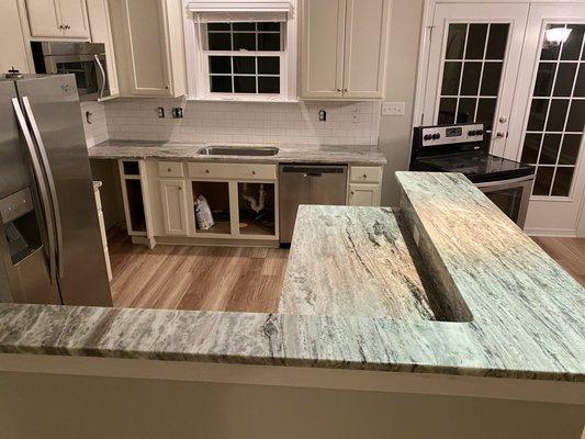 Fantasy brown granite kitchen countertop and raised bar top