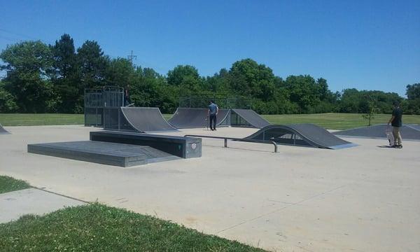 Osbourne skate park,not a bad little park.Bikes and skateboards share space.