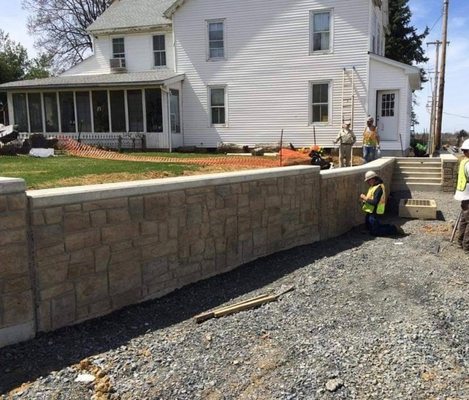 Concrete Retaining wall using form liners