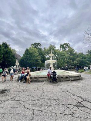 Fountain in the middle of the neighborhood