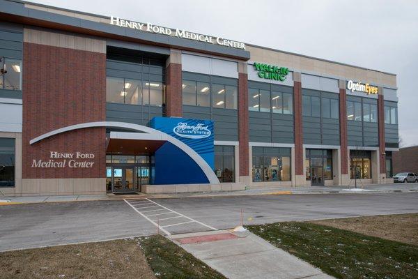 Henry Ford Medical Center - Bloomfield Township: Main Entrance