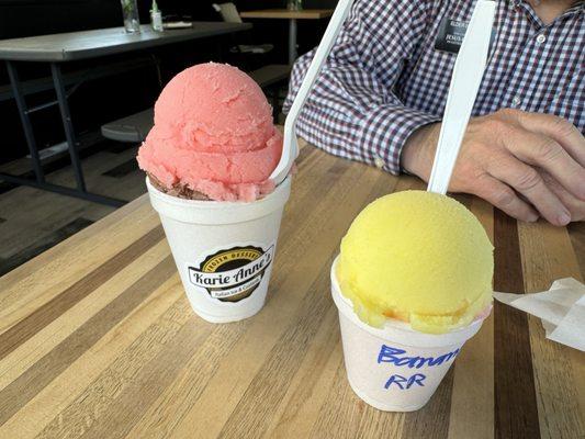 A small on the left and a junior on the right. Red raspberry ice and banango on the right.  So refreshing!!!