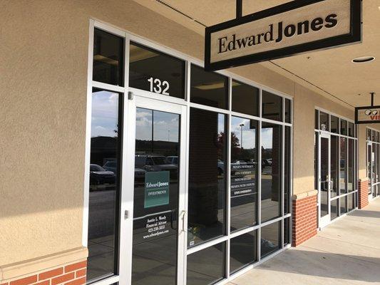 Edward Jones Window Cleaning - Ooltewah, TN. 11/18