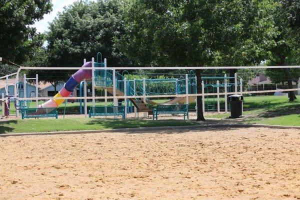 Willow Creek Park Volleyball Court & Playground.