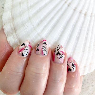 Abstract nail design