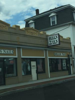 Delux Tux of Franklin -- 8 Main Street / Route 140, Franklin           Storefront