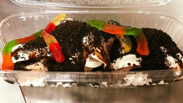 Dirt & Worms Sundae