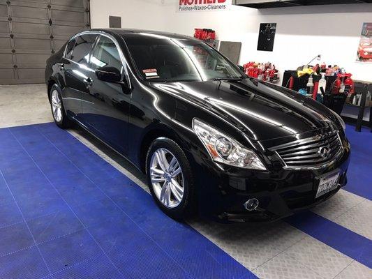 Black G37 looks showroom ready.