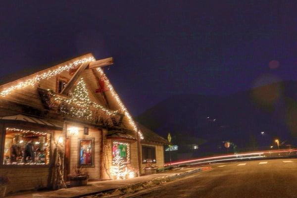 Recollect Threads Jackson WY at Christmas Time