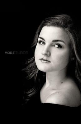 Professional headshot-taken by VOSStudios photographer Emily Voss