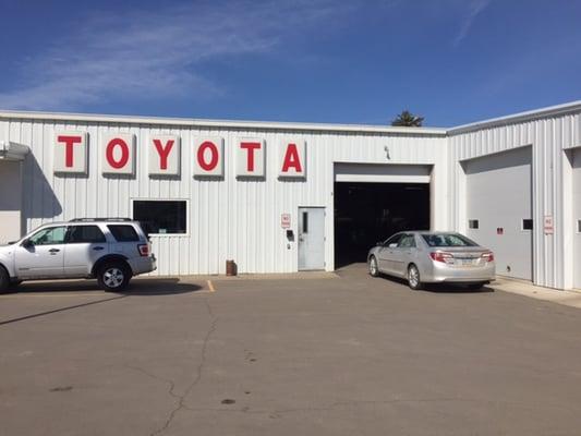 Lloyd's Toyota - Service