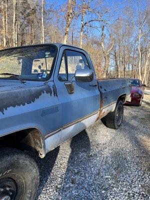 87 GMC not painted still waiting on refund been a year.