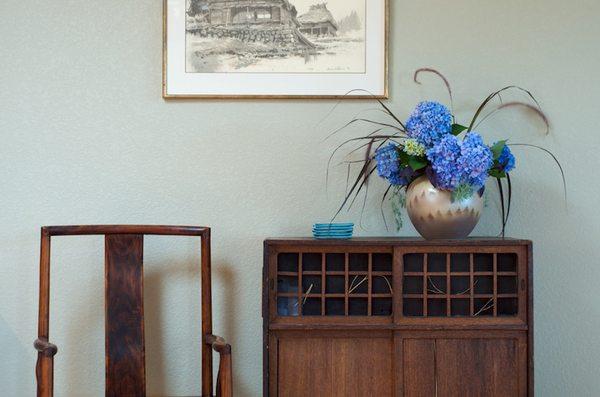 Guests enjoy the Japanese antique furniture and block prints and scrolls.