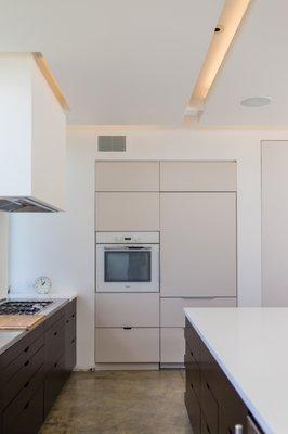 Custom Kitchen Built-In Cabinet: 
  Design by ALM Project,
  Fabrication by Bkon