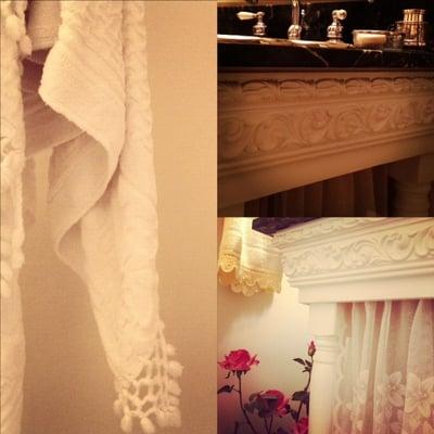 cozy bathroom details