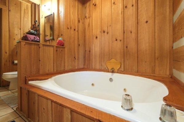 Rosewood cabin Jacuzzi Tub