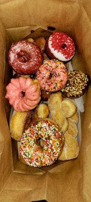 @TooGoodToGo.USA Surprise Bag 15pc $5.99 (08/30/23). @BigJimsDonuts #Glendale #Donuts #FoodPorn