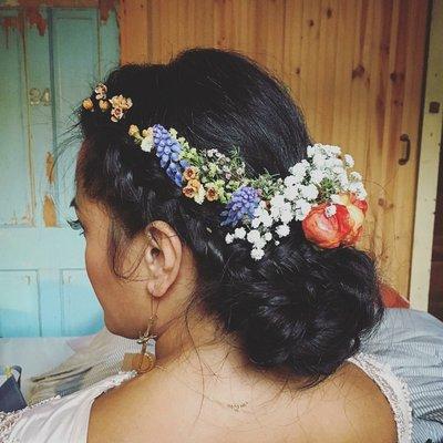 on-location bridal undo with fresh flowers