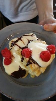 Napoleon with vanilla custard and fresh berries