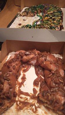 Pecan praline king cake