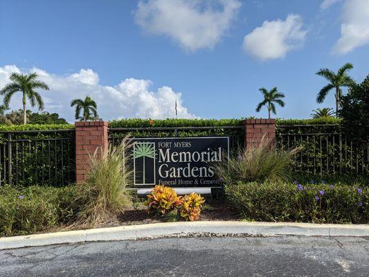 Fort Myers Memorial Gardens Funeral Home & Cemetery