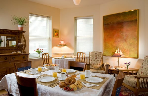 The breakfast room