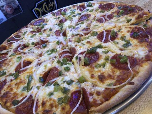 Pizza with pepperoni, green peppers and onions