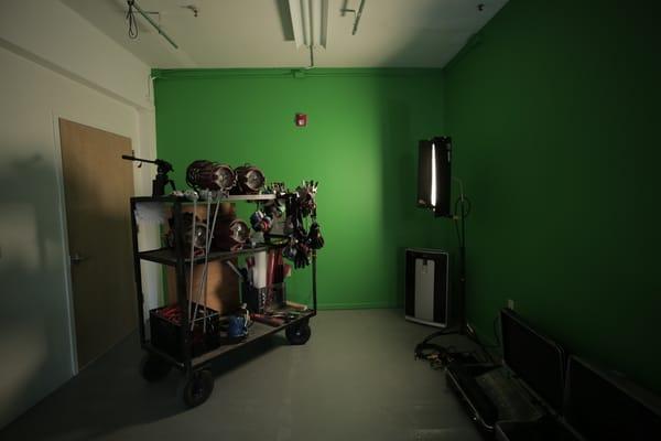 Portable 17ft x 9ft Green Screen