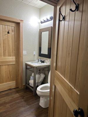 Cool bathroom with a shower. Modern decor.