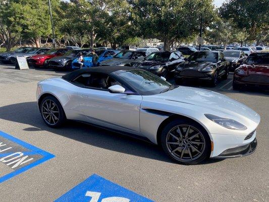 Aston Martin DB11 Volante - Incredible stable comfort with a power to throw around